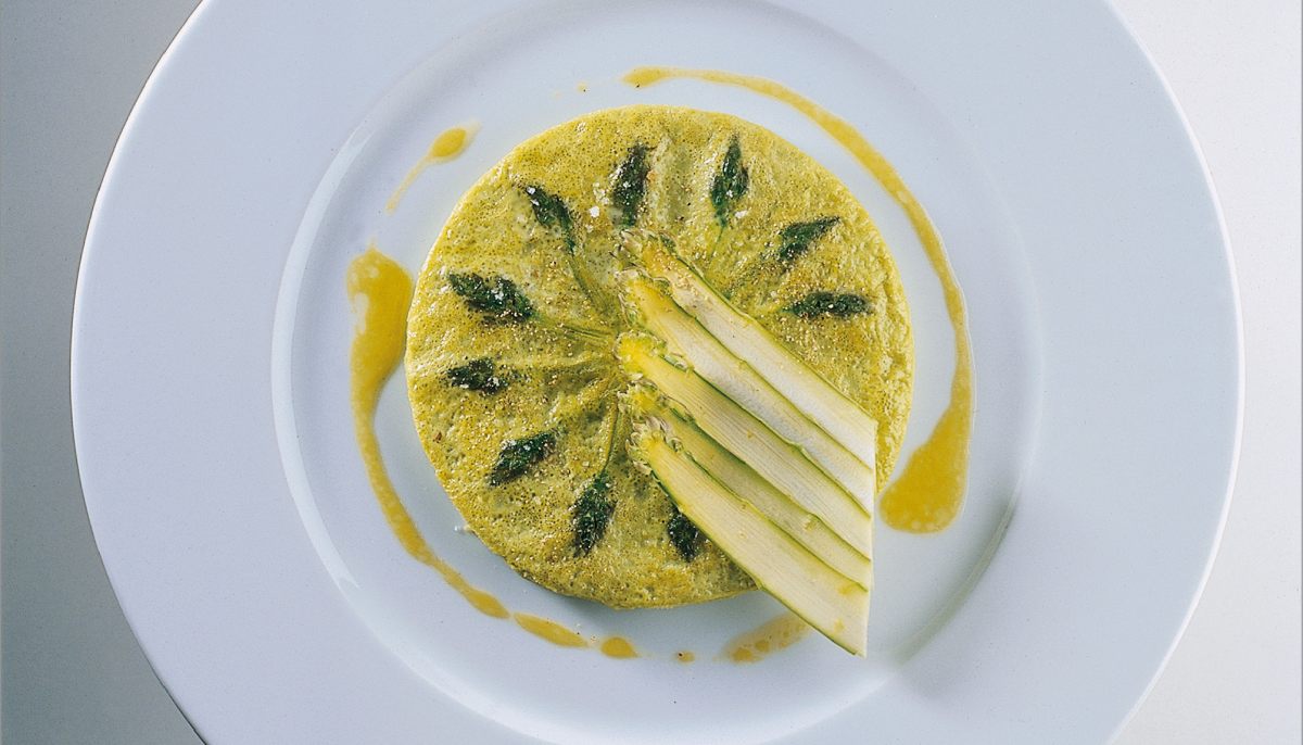 Asperges Vertes En Omelette Plate Par Alain Ducasse