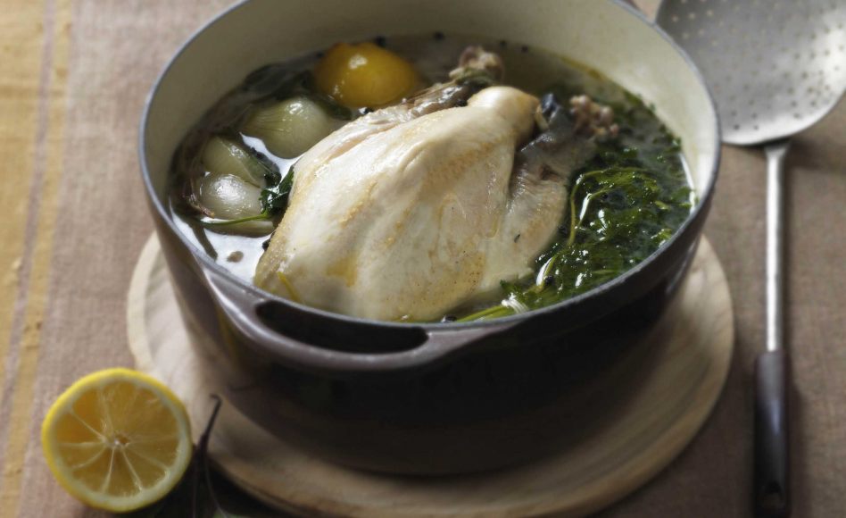 Poulet poché si moelleux au bouillon citronné