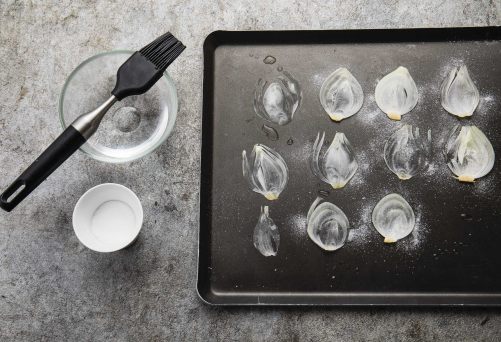 Recette de Dos de saint-pierre cuit sur l'arête, jus d'oignon, huile de  tagète par Christophe Bacquié - Académie du Goût