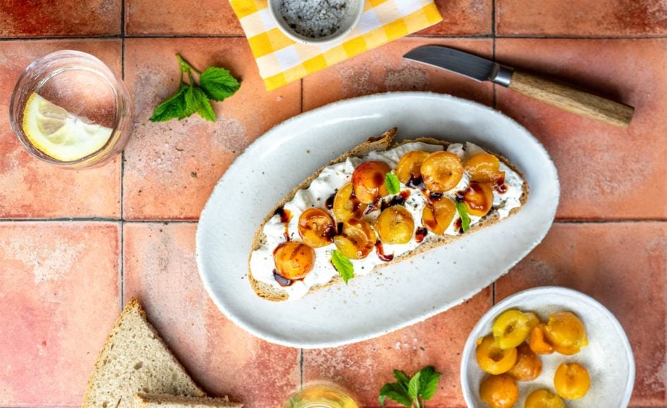 recette de tartine burrata, mirabelles et vinaigre balsamique