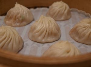 comment plier des xiao long bao